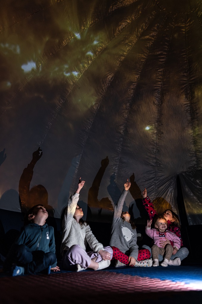 planétarium2(c)DavidGonthier activité : découverte dans le planétarium